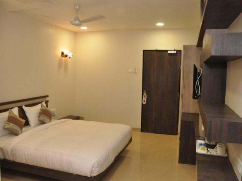 Townhouse Oak Hotel The Sudesh Raipur  Exterior photo