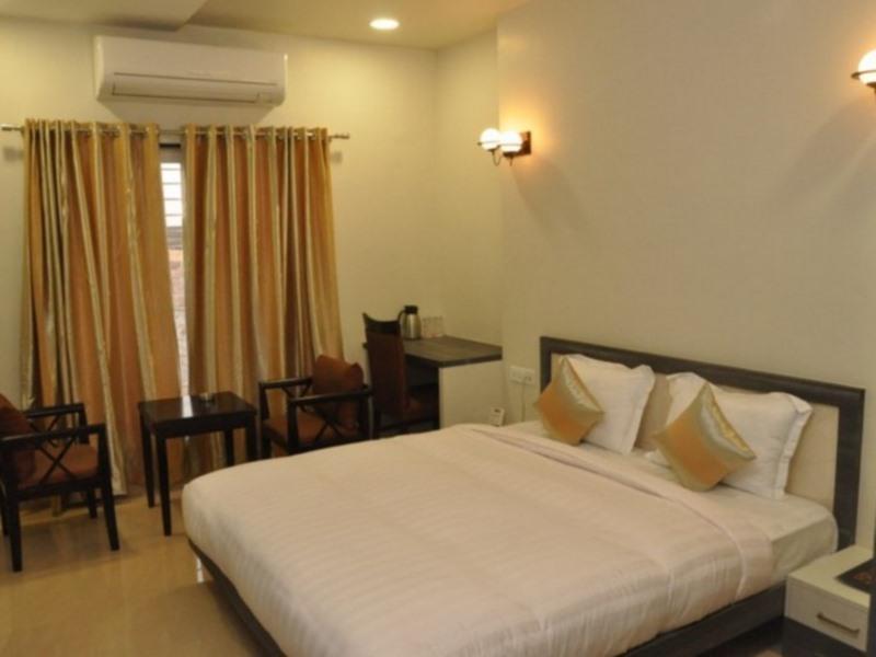 Townhouse Oak Hotel The Sudesh Raipur  Exterior photo