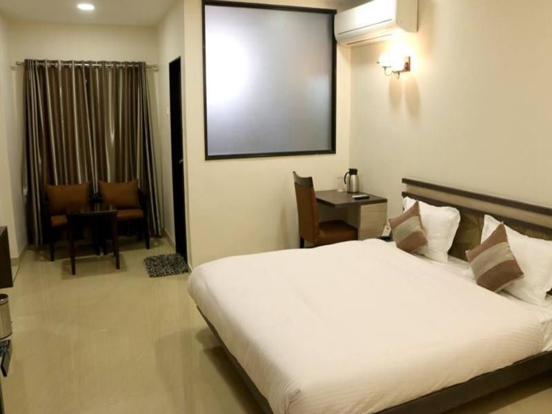 Townhouse Oak Hotel The Sudesh Raipur  Exterior photo